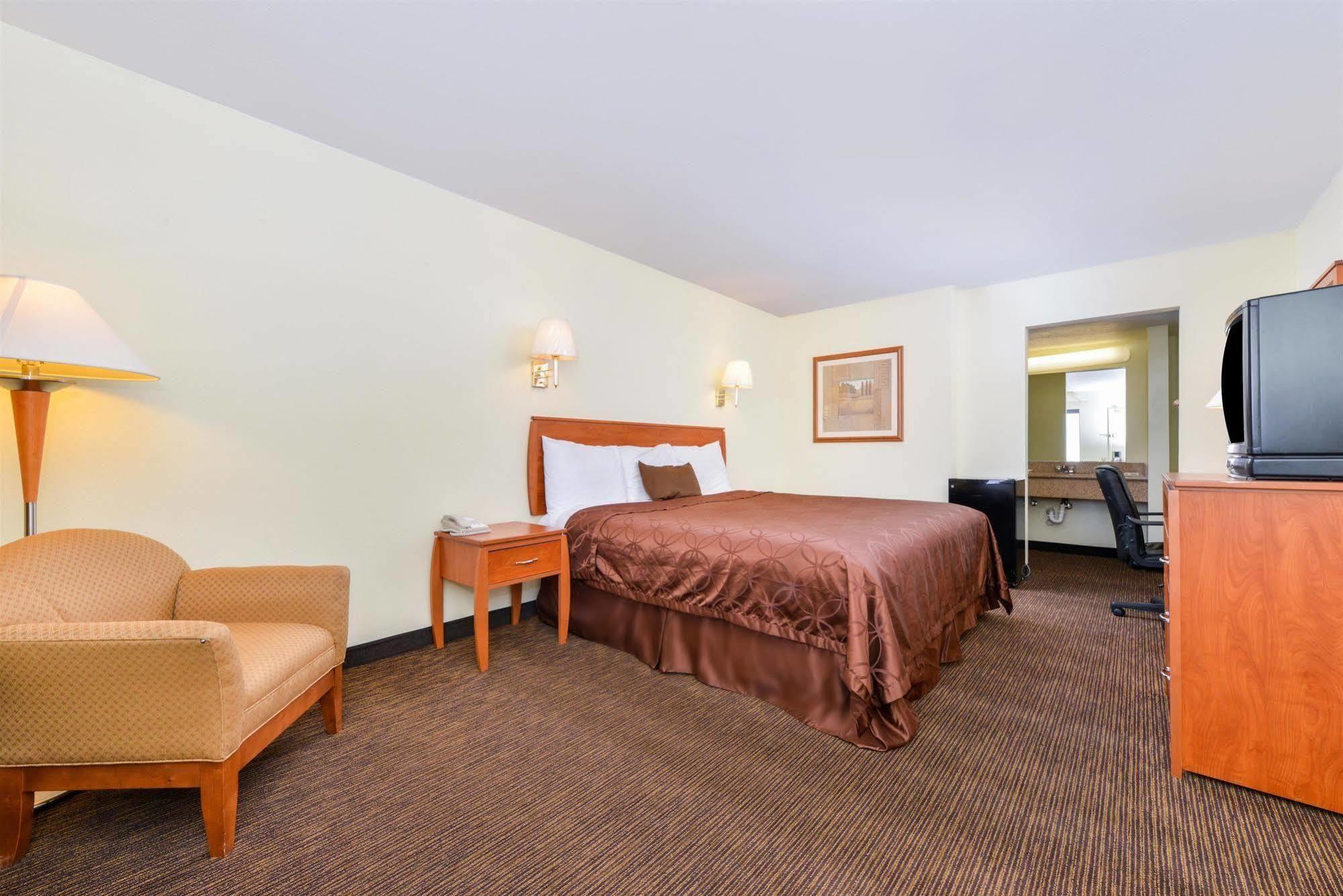 Days Inn By Wyndham Albuquerque Northeast Екстериор снимка